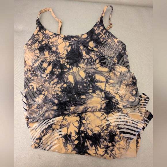 NWOT Athleta Motivate Seamless Tank & Shorts Black Tan Tie-dye Size Medium - Picture 8 of 16